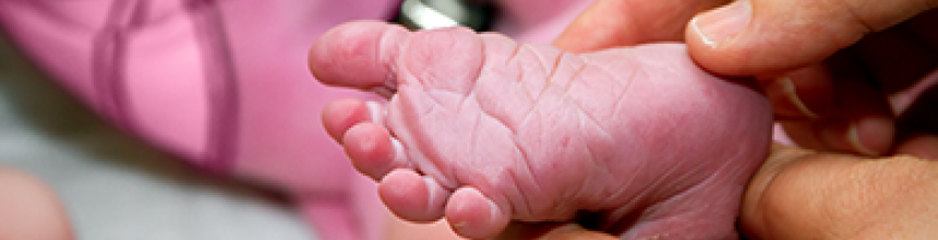 Teste do pezinho ajuda a prevenir doenças e levar mais qualidade de vida para o bebê